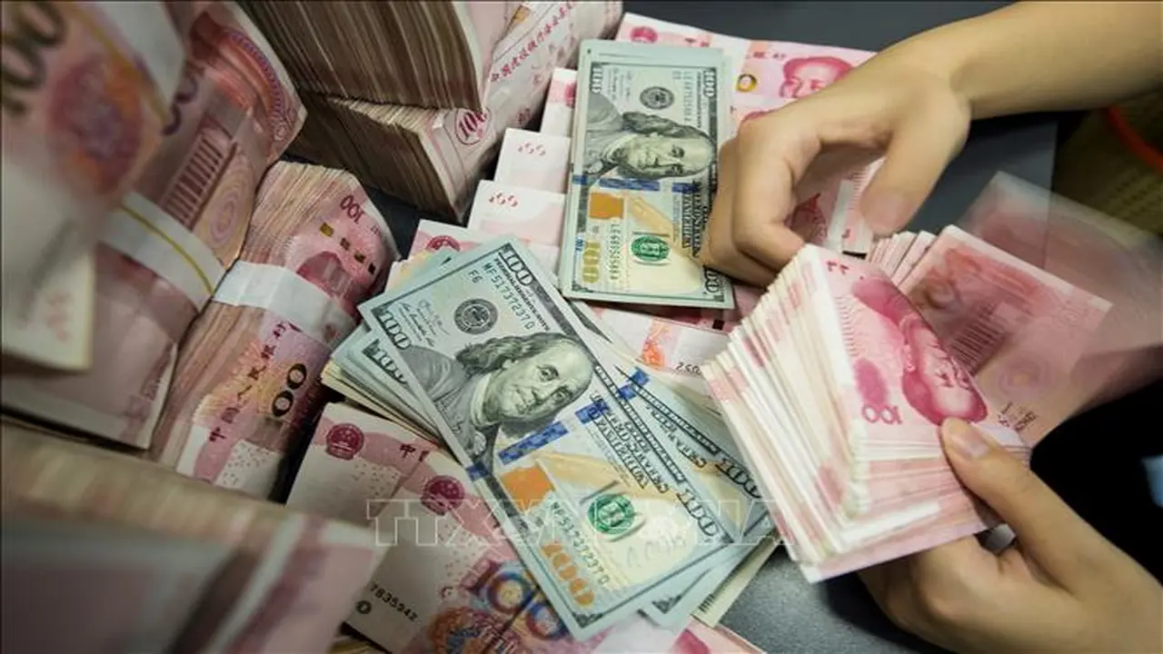 أسعار الصرف: الدولار الأمريكي ثابت واليوان الصيني يتأرجح بين الارتفاع والانخفاض.